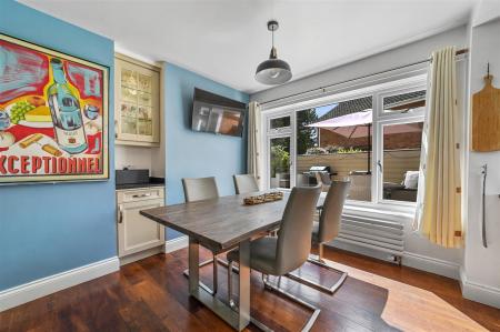 KITCHEN DINING ROOM