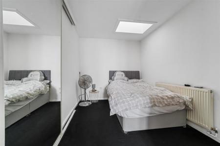 BEDROOM/ADDITIONAL RECEPTION ROOM