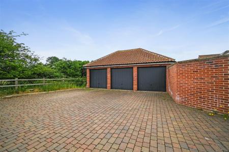 DOUBLE GARAGE