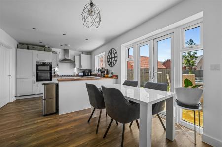 KITCHEN DINNG ROOM