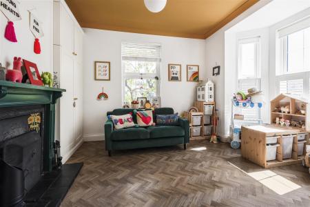 FAMILY/DINING ROOM