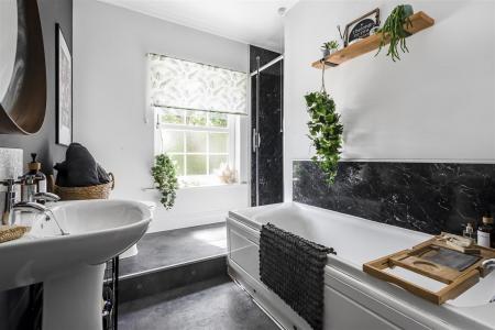 FAMILY BATHROOM