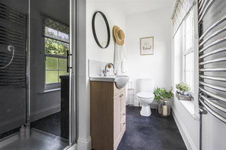 EN-SUITE TO BEDROOM ONE