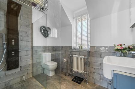 EN-SUITE TO BEDROOM ONE