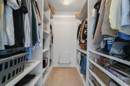 DRESSING ROOM IN PRINCIPAL BEDROOM