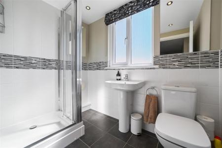 TOP FLOOR SHOWER ROOM