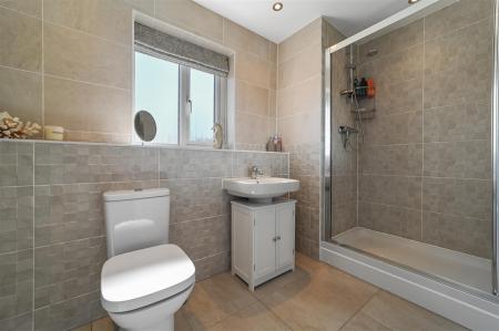 EN-SUITE TO PRINIPAL BEDROOM
