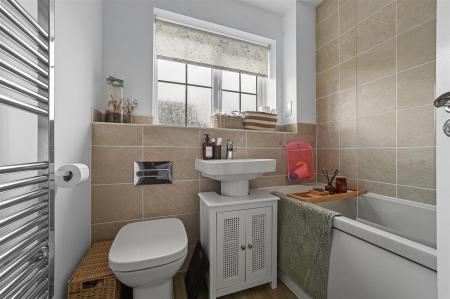 FAMILY BATHROOM