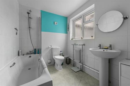 FAMILY BATHROOM