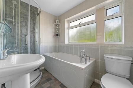 FAMILY BATHROOM