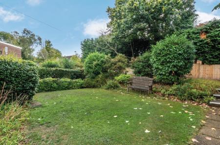 Ashdown Close 36 Gdn New.jpg