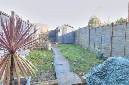 Botley Road 123 Rear Gdn (Custom).jpg