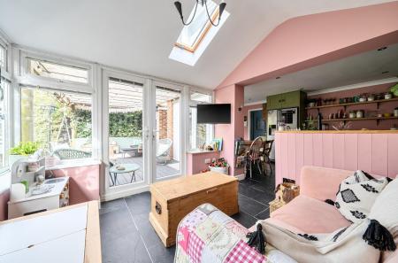 Hazel Close 8 (13).jpg