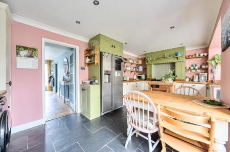 Hazel Close 8 (15).jpg