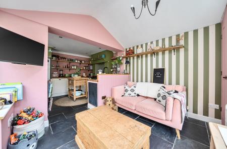 Hazel Close 8 (14).jpg