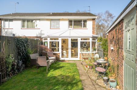 19 Charnwood Gardens (3).jpg