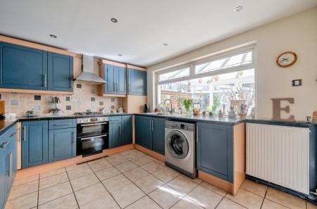 19 Charnwood Gardens (9).jpg