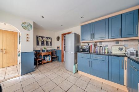 19 Charnwood Gardens (12).jpg