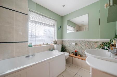 19 Charnwood Gardens (14).jpg