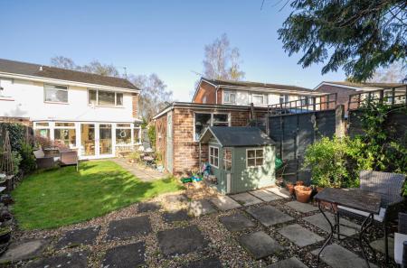 19 Charnwood Gardens (4).jpg