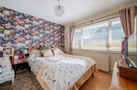 19 Charnwood Gardens (15).jpg