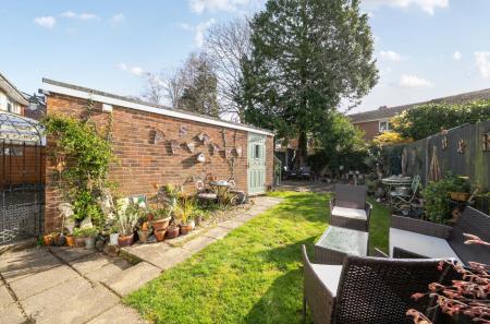 19 Charnwood Gardens (2).jpg