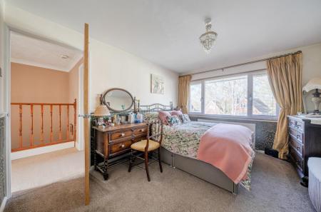 19 Charnwood Gardens (16).jpg