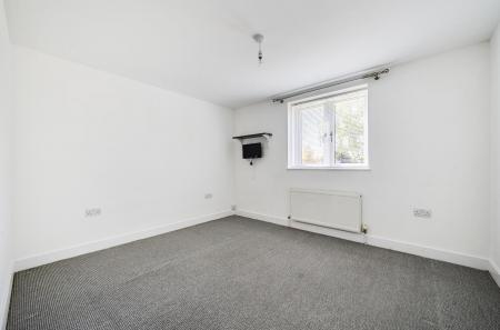 Flat 3, 133 Hiltingbury (9).jpg