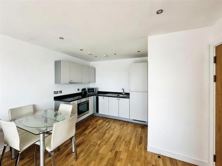 Open Plan Lounge / Kitchen