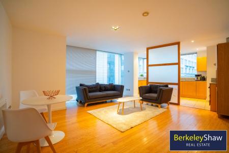 Open plan lounge/ kitchen