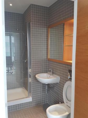 ensuite.jpg