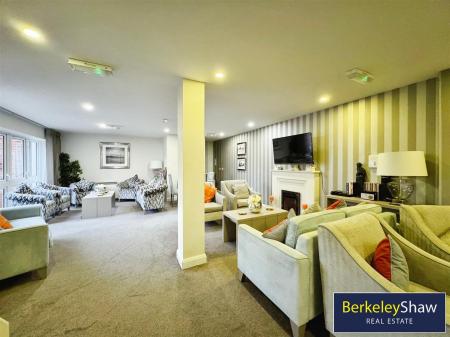 Communal living area (2)