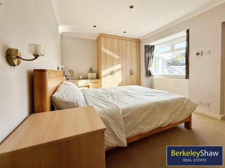 Main Bedroom (En-suite)