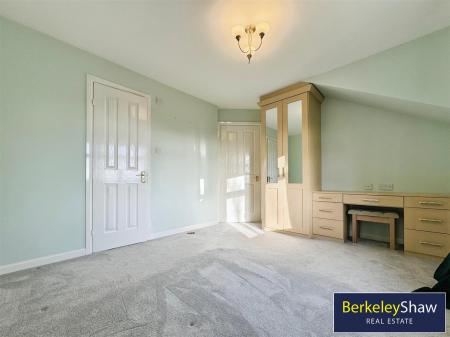 Master bedroom (2)
