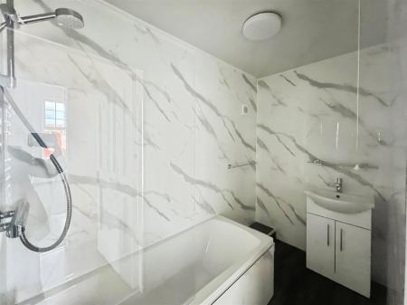 18d80b52-grovenor 20bathroom.jpg