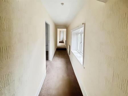 47feac62-hallway.jpg