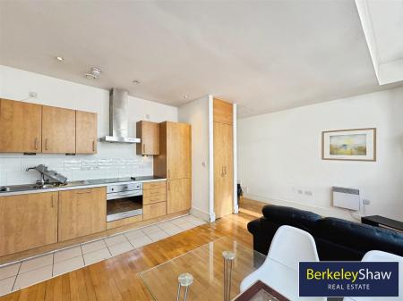 Kitchen diner/living area (2)