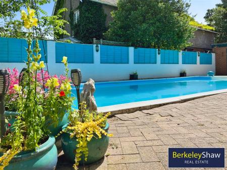 dadd2ce9--4E3F-B7D3-0BA2E3B7934D-98947-00000D32955