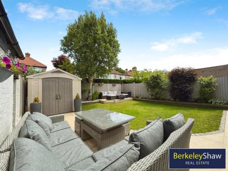 c1a09b42--433D-AAA9-EC161DDB3CE5-29693-000012AB595