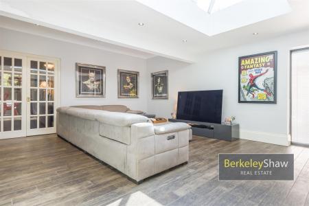 Sycamore Avenue Crosby L23