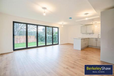 Kitchen diner/living area (2)