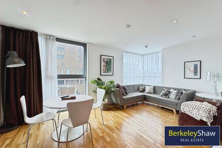 Open plan kitchen diner/living area (5)