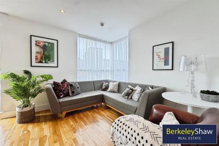 Open plan kitchen diner/living area (4)