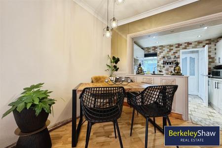 Living/dining room (4)