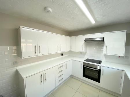 Kitchen b.jpg