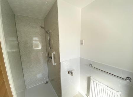 ensuite shower.jpg