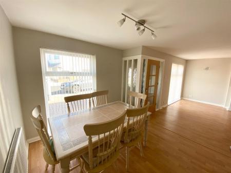 Dining room a.jpg