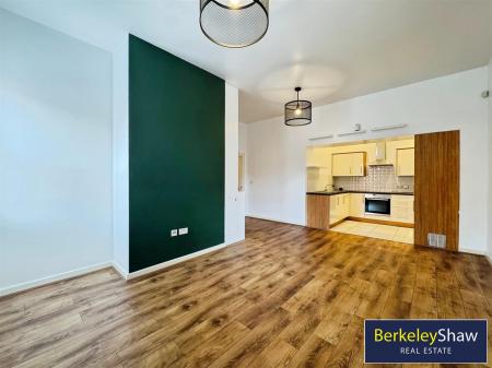 Open plan kitchen diner/living (2)