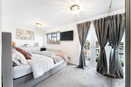 Lakeside View-Master bedroom