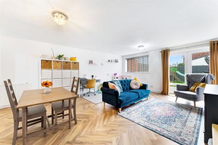 Lakeside View-Living room